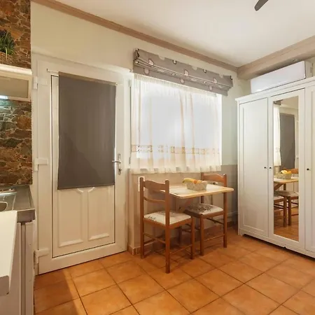 Kamaritis Villa, Private Studio, Mountain View