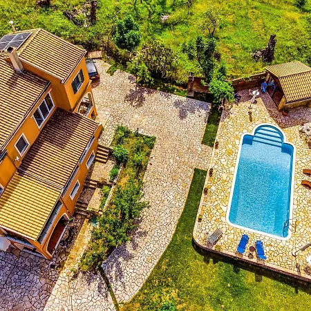 Kamaritis Villa, Private Studio, Mountain View Apartment *