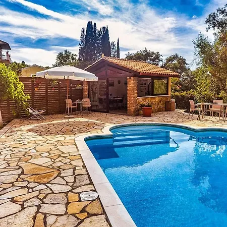 Kamaritis Villa, Private Studio, Mountain View Apartment *