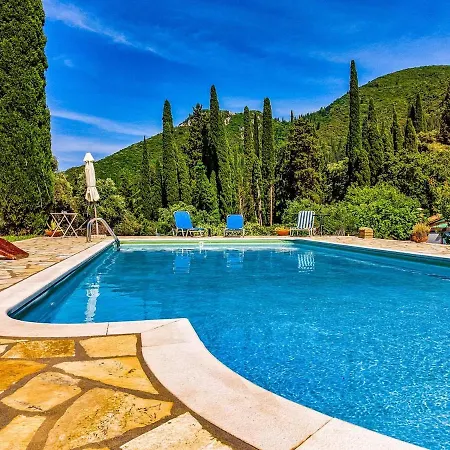 Kamaritis Villa, Private Studio, Mountain View Apartment