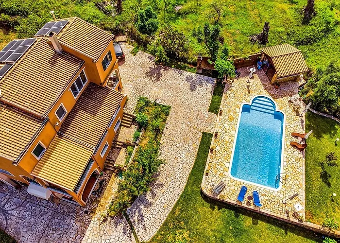 Kamaritis Villa, Private Studio, Mountain View Apartment *