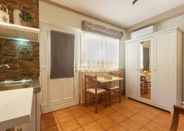 Kamaritis Villa, Private Studio, Mountain View