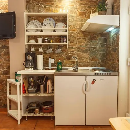 Daire Kamaritis Villa, Private Studio, Mountain View